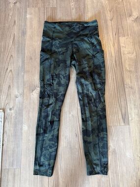 Lululemon High-Waist Camo Active Leggings - Green size 6